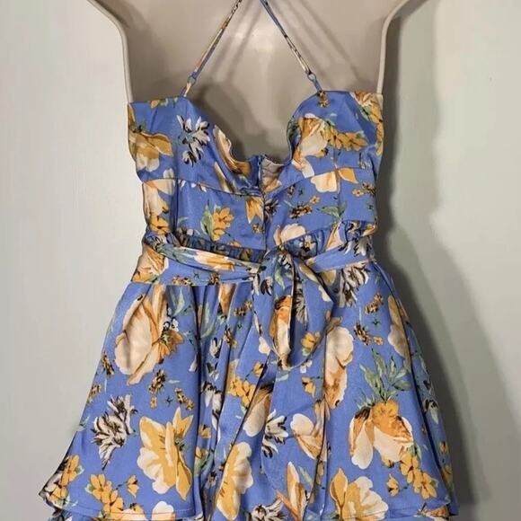 Fashion Nova shorts romper - Picture 2 of 3